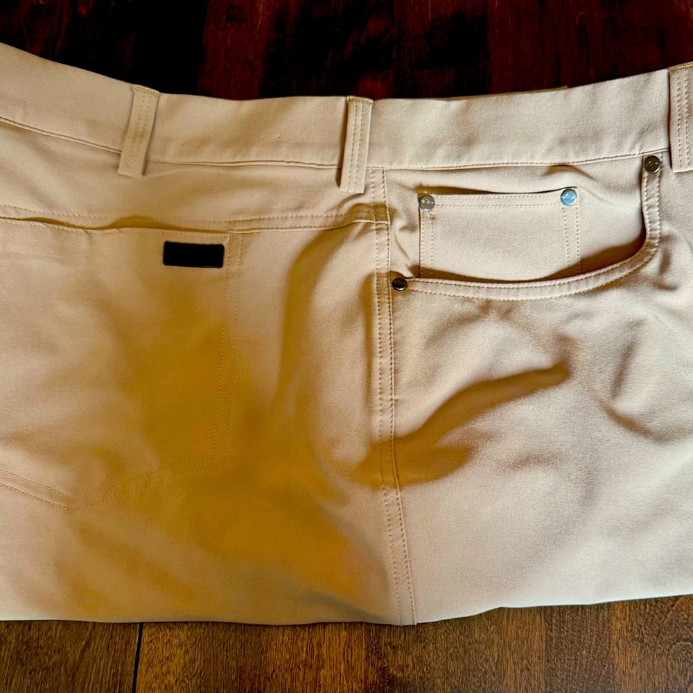 Greg Norman Collection Tan Trousers lightweight 42x30 excellent condition